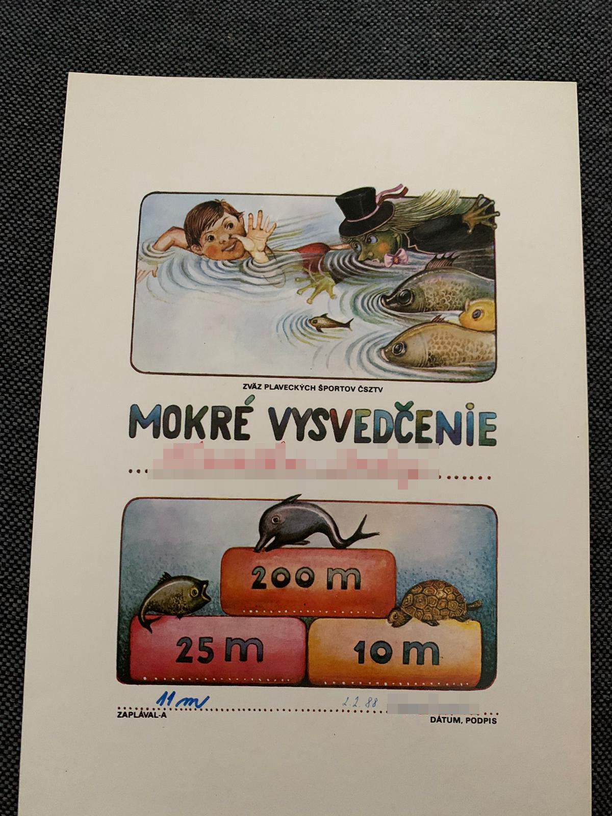 Staršie genrácie si určite ešte pamätajú “mokré” vysvedčenie.